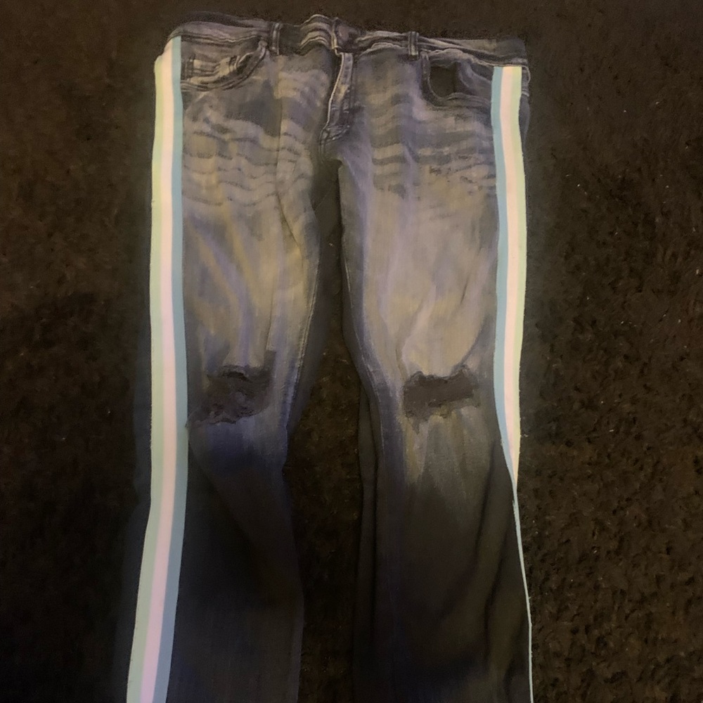 Only worn 2 times,fits good,quality is amazing,looks amazing